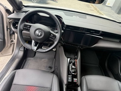 Alfa Romeo Junior 1.2 ibrida Sport Speciale 145cv edct6 (8)