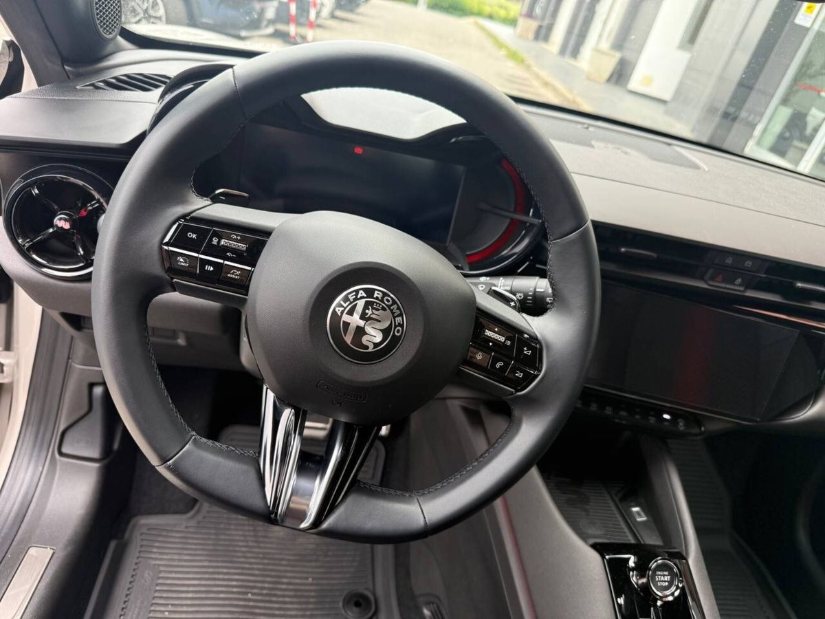 Alfa Romeo Junior 1.2 ibrida Sport Speciale 145cv edct6 (9)