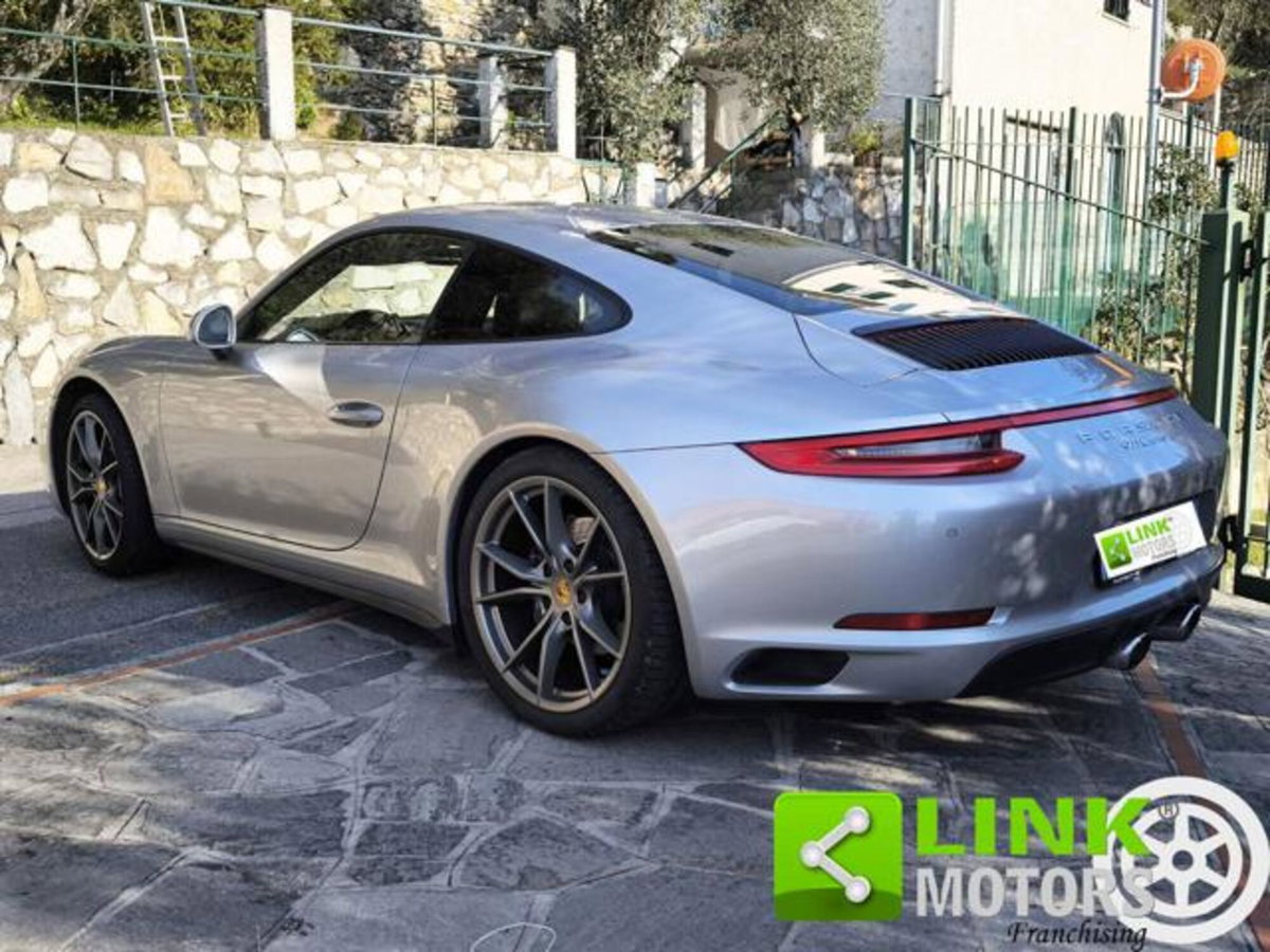 Porsche 911 Coupé 3.0 Carrera 4 (2)