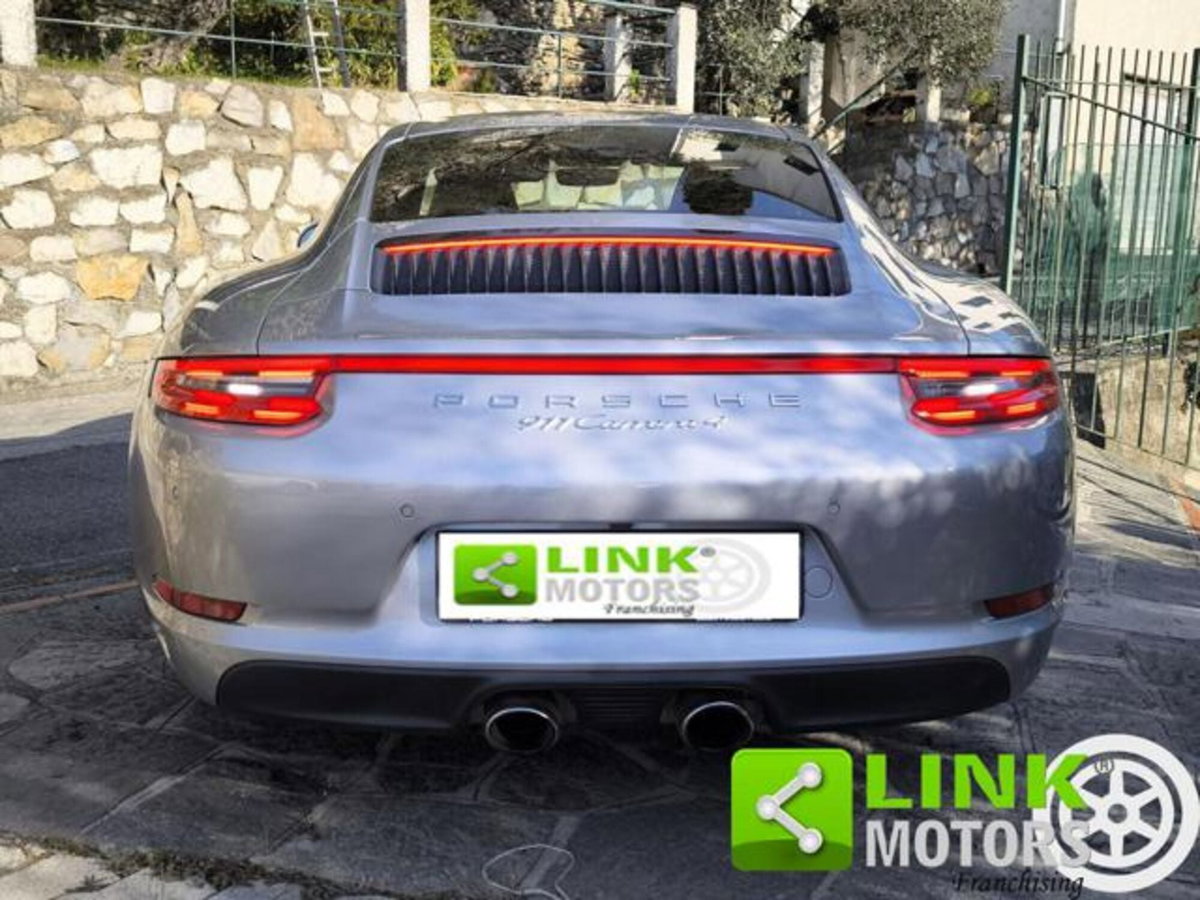 Porsche 911 Coupé 3.0 Carrera 4 (4)