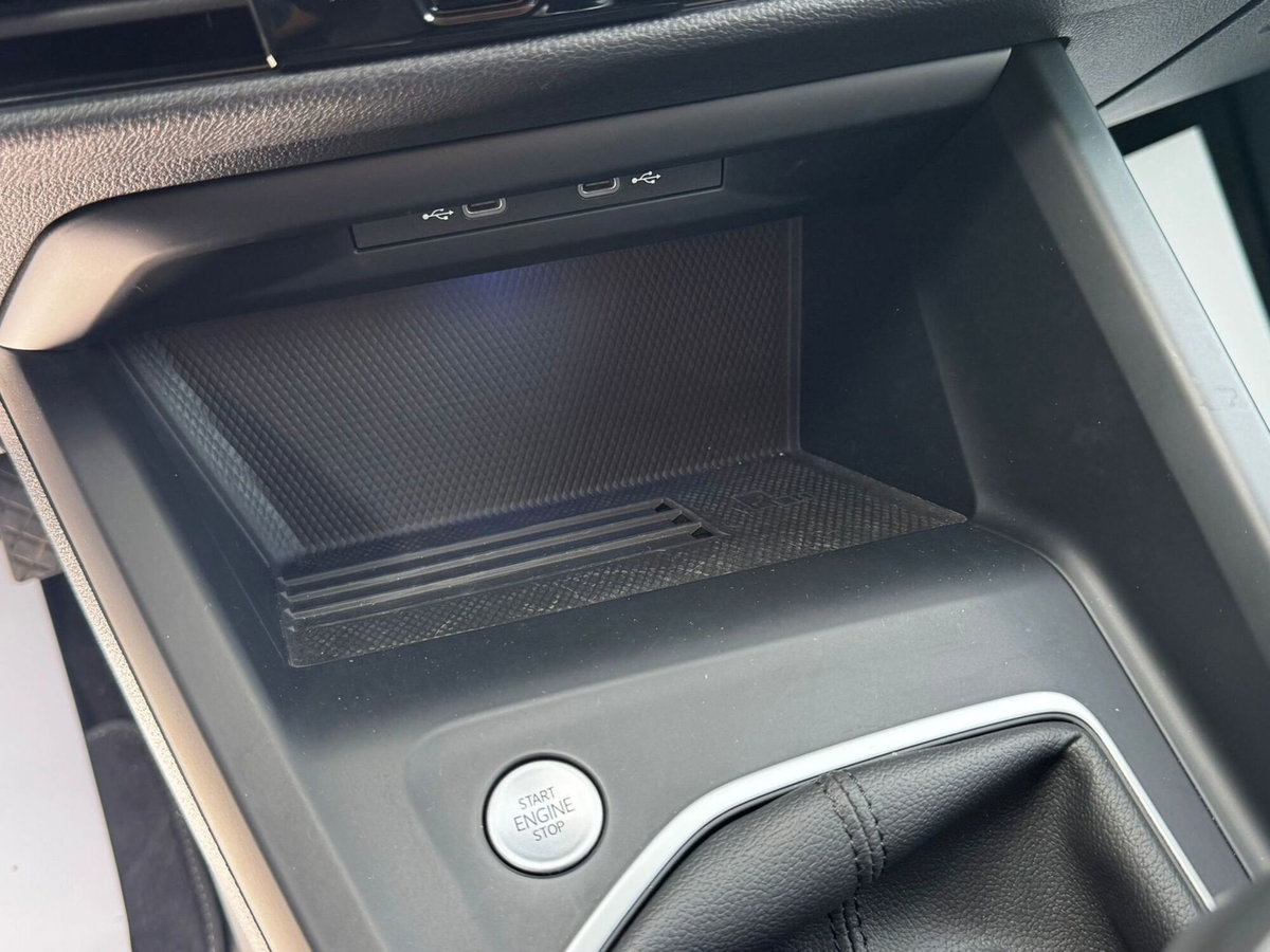 Volkswagen Golf 2.0 TDI SCR Life (13)