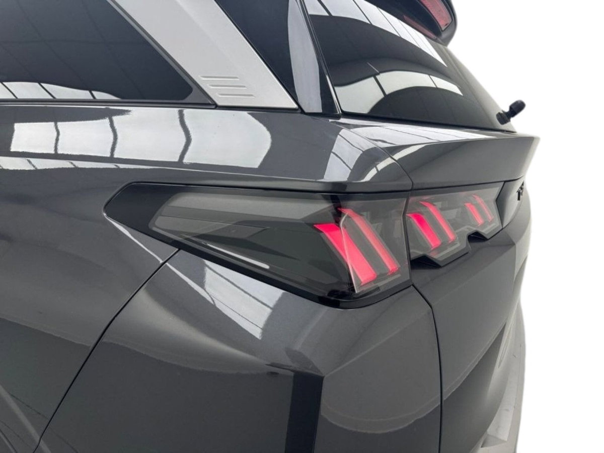 Peugeot 5008 1.2 hybrid Allure 145cv e-dcs6 (8)