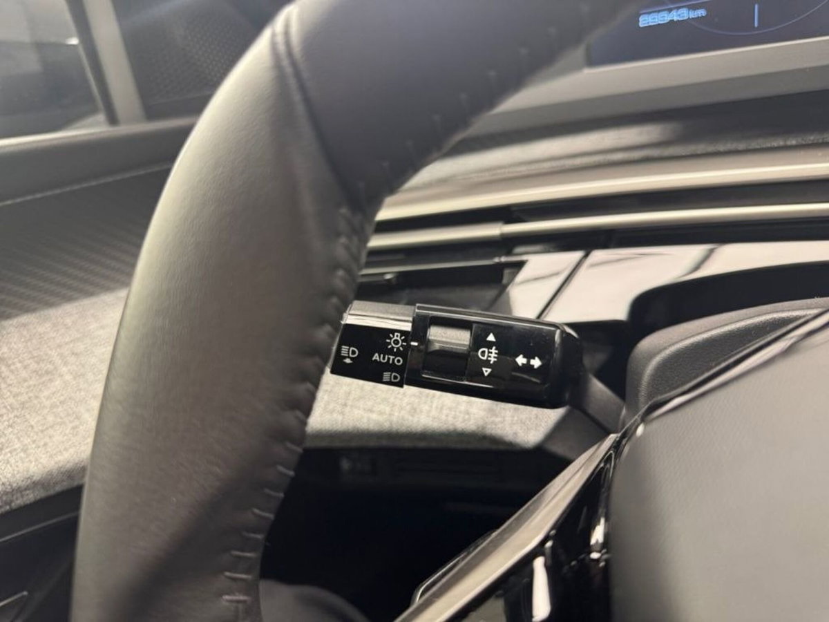 Peugeot 5008 1.2 hybrid Allure 145cv e-dcs6 (9)