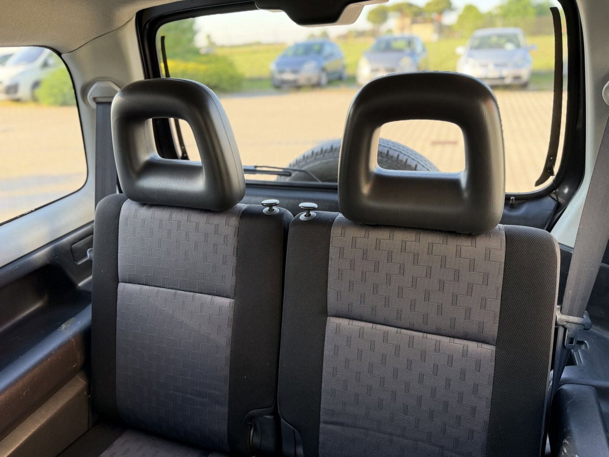 Suzuki Jimny 1.5 DDiS cat 4WD Special (14)