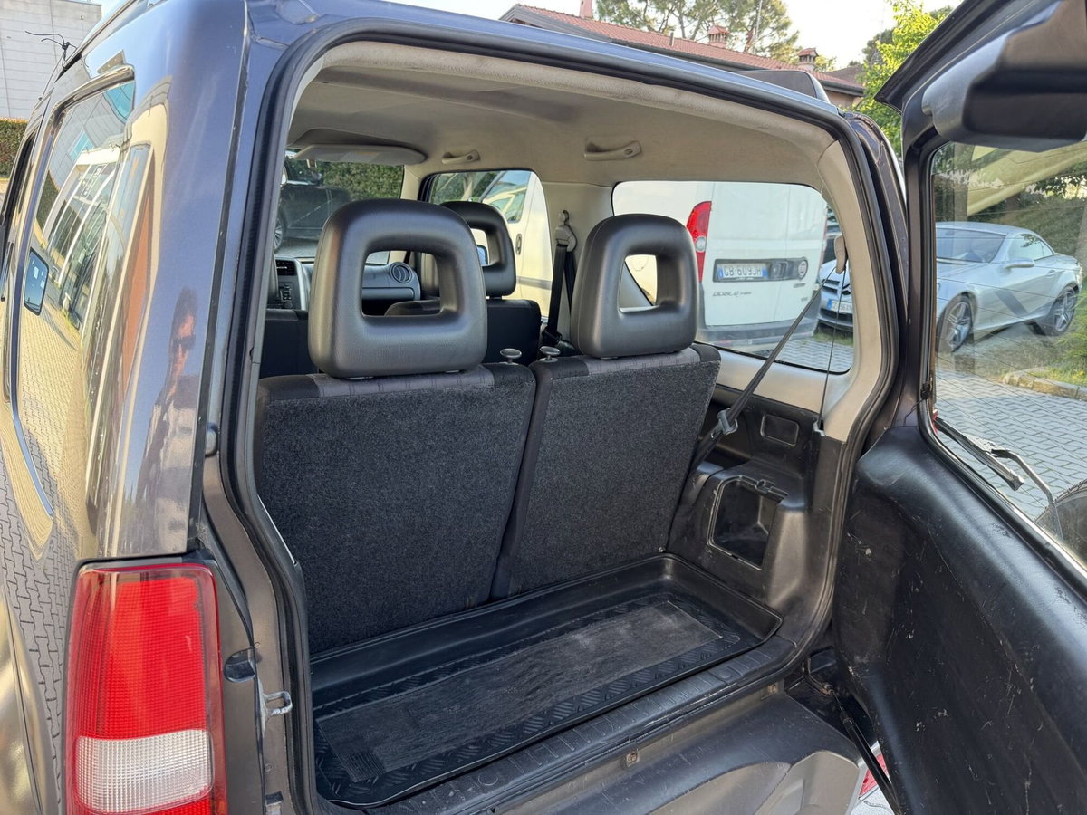 Suzuki Jimny 1.5 DDiS cat 4WD Special (9)
