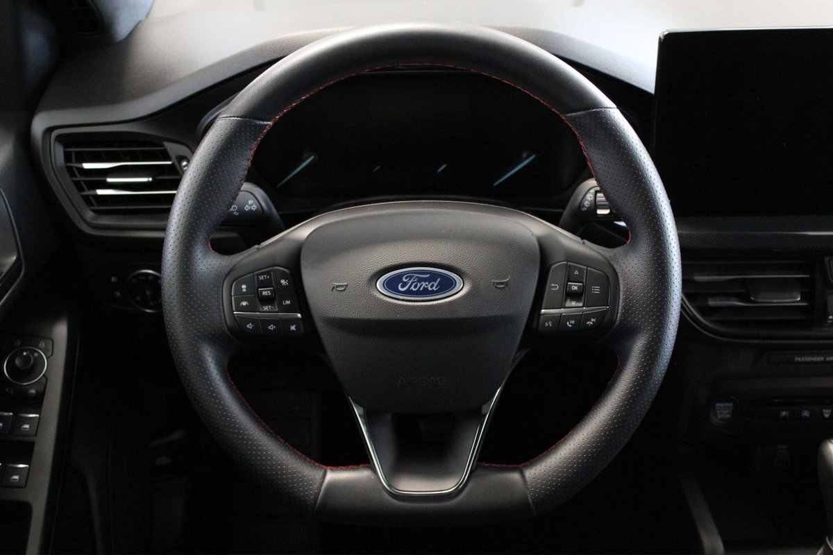 Ford Focus 1.0t ecoboost h ST-Line X 155cv powershift (17)