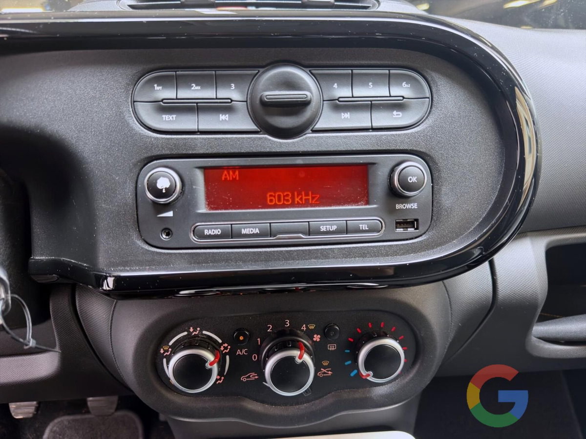 Renault Twingo 1.0 SCe Wave (11)
