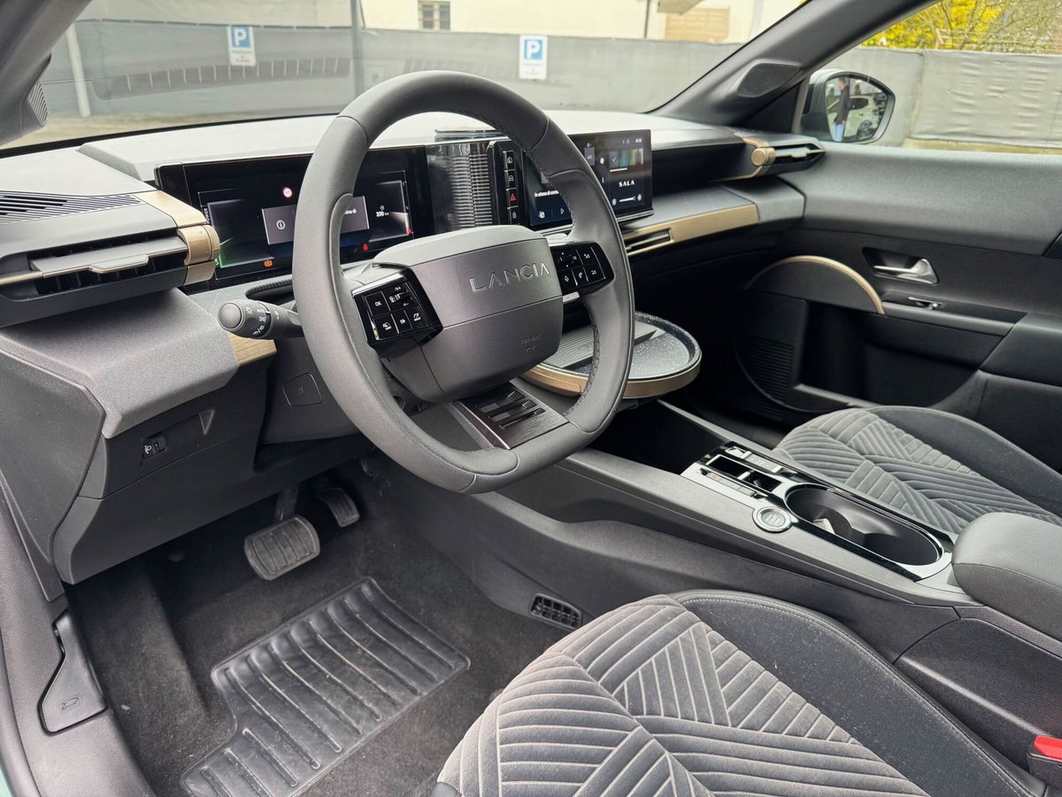 Lancia Ypsilon 1.2 mhev LX 110cv e-dct (10)