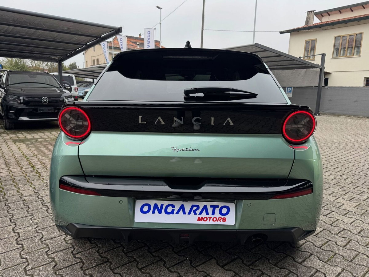Lancia Ypsilon 1.2 mhev LX 110cv e-dct (6)