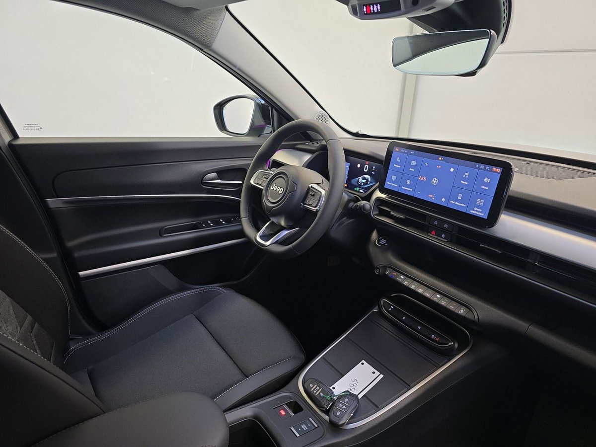 Jeep Avenger 1.2 turbo e-hybrid mhev Summit fwd 110cv edct6 (13)