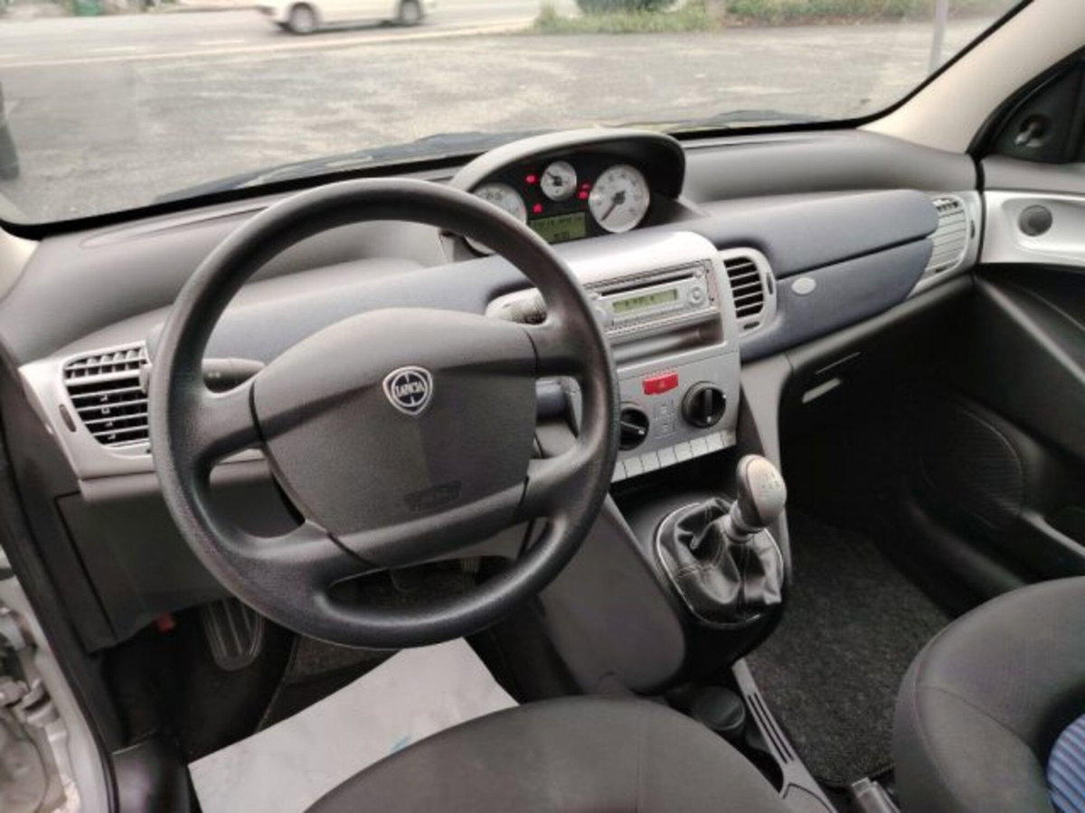 Lancia Ypsilon 1.2 New Oro (10)