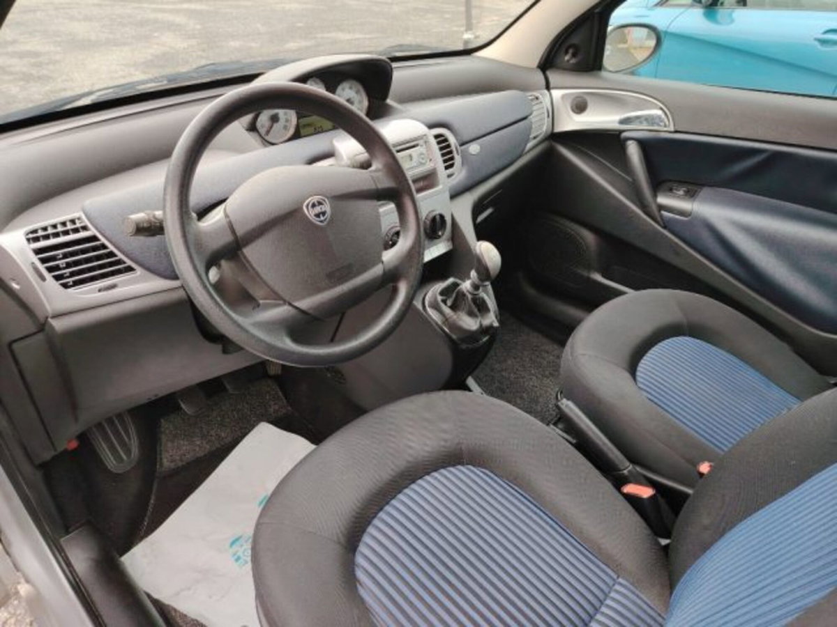 Lancia Ypsilon 1.2 New Oro (6)