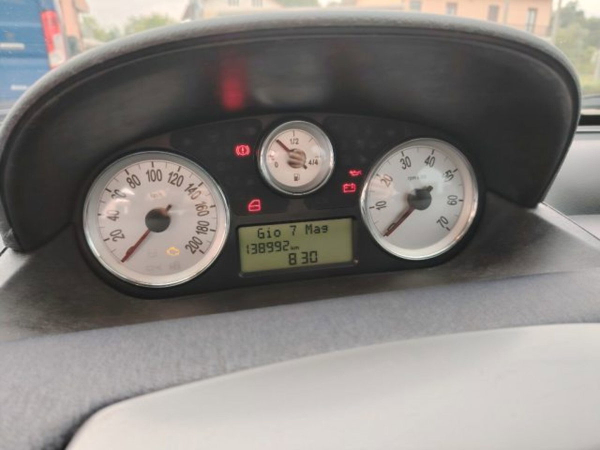 Lancia Ypsilon 1.2 New Oro (7)