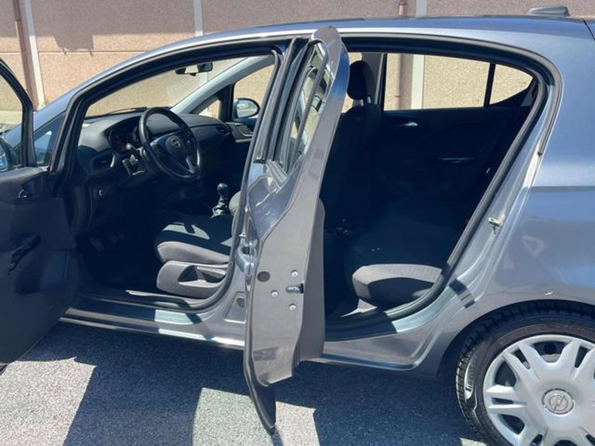 Opel Corsa 1.2 5 porte Black Edition (12)