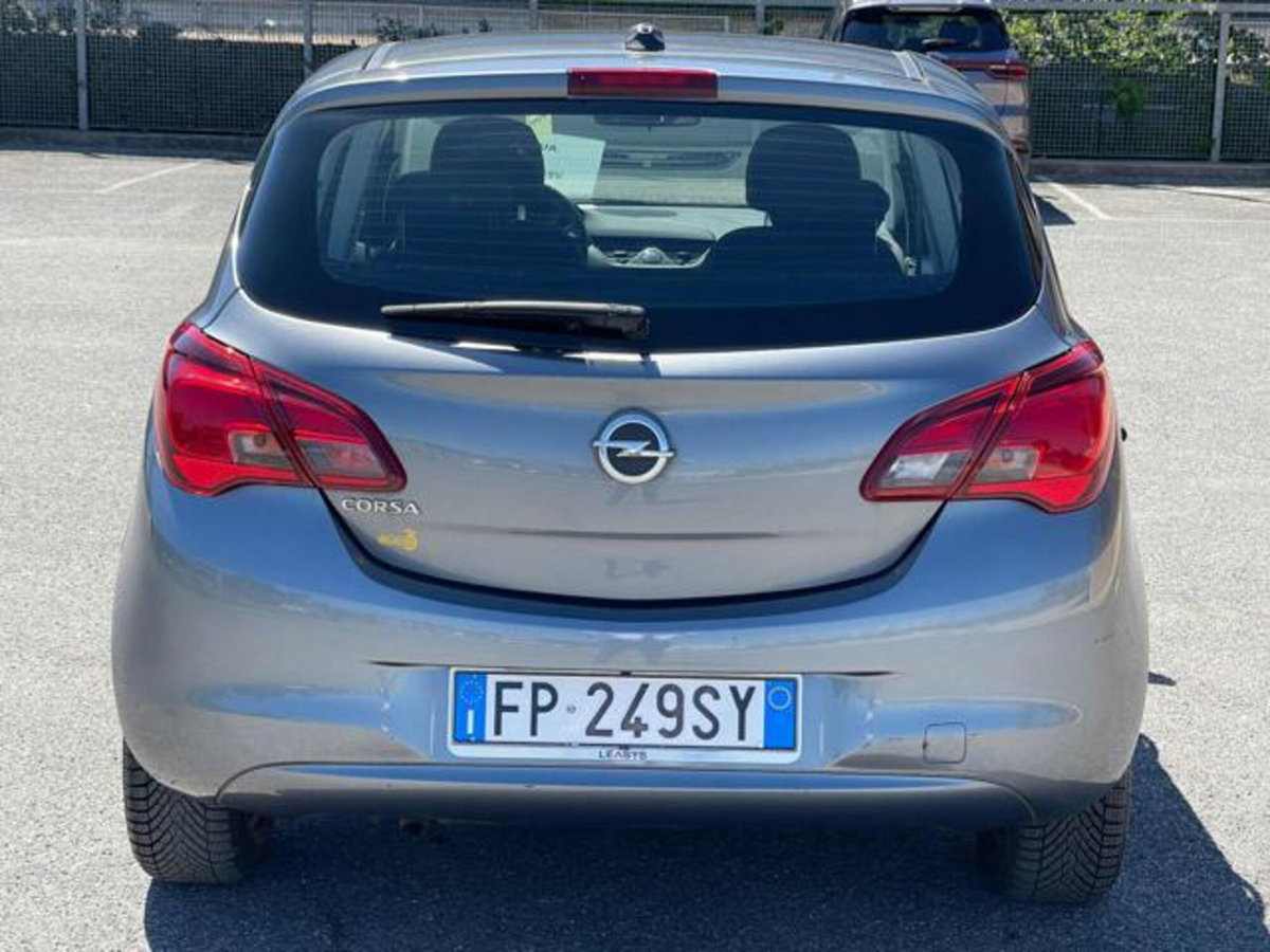 Opel Corsa 1.2 5 porte Black Edition (2)