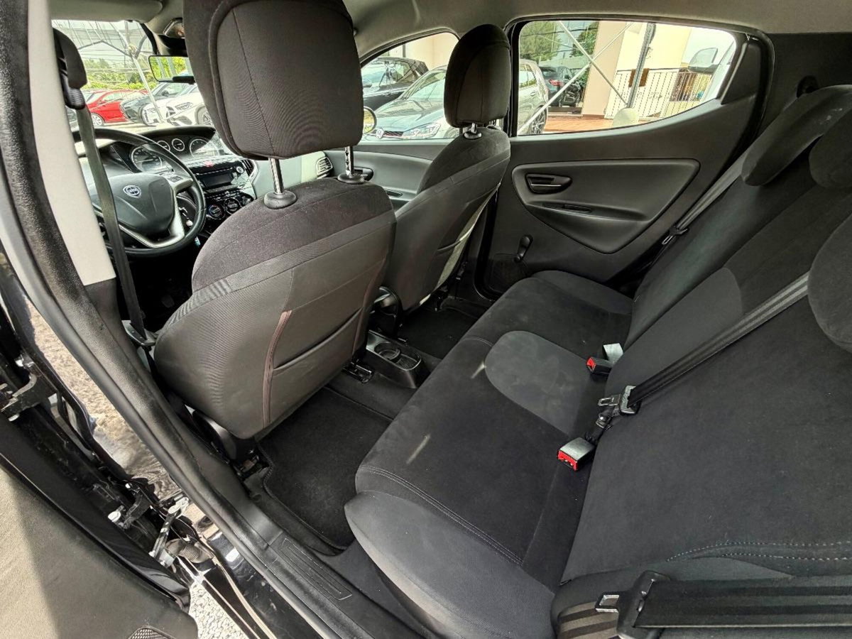 Lancia Ypsilon 1.2 69 CV 5 porte Mya (10)