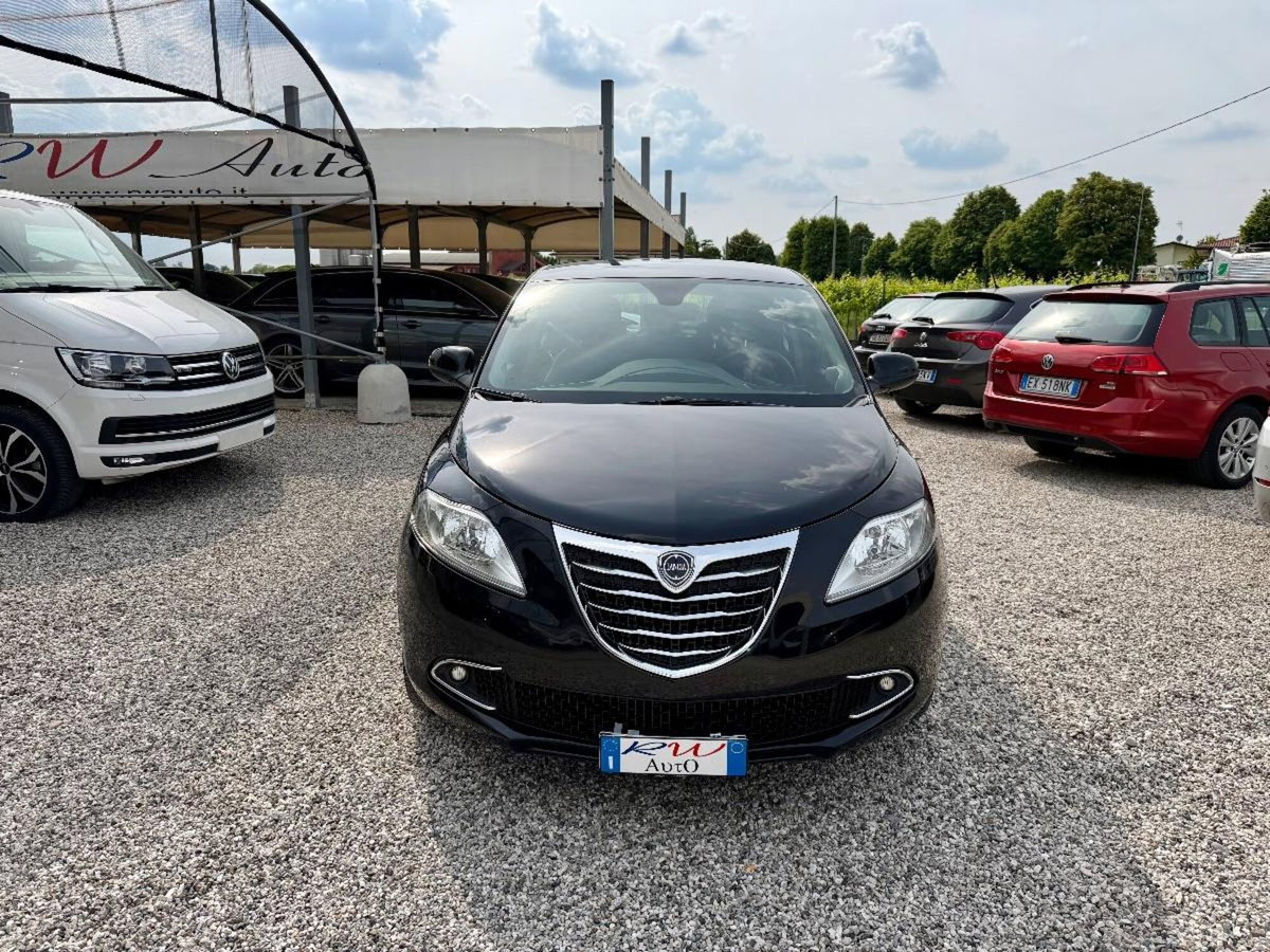 Lancia Ypsilon 1.2 69 CV 5 porte Mya (2)