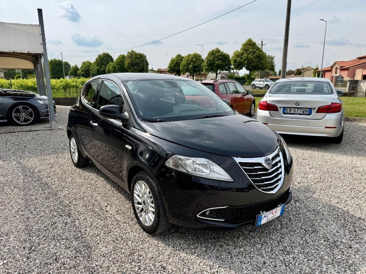 Lancia Ypsilon 1.2 69 CV 5 porte Mya (3)