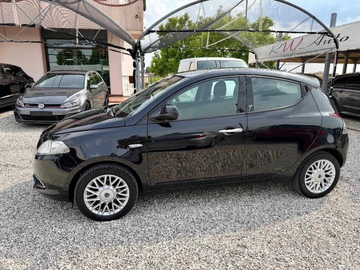 Lancia Ypsilon 1.2 69 CV 5 porte Mya (4)