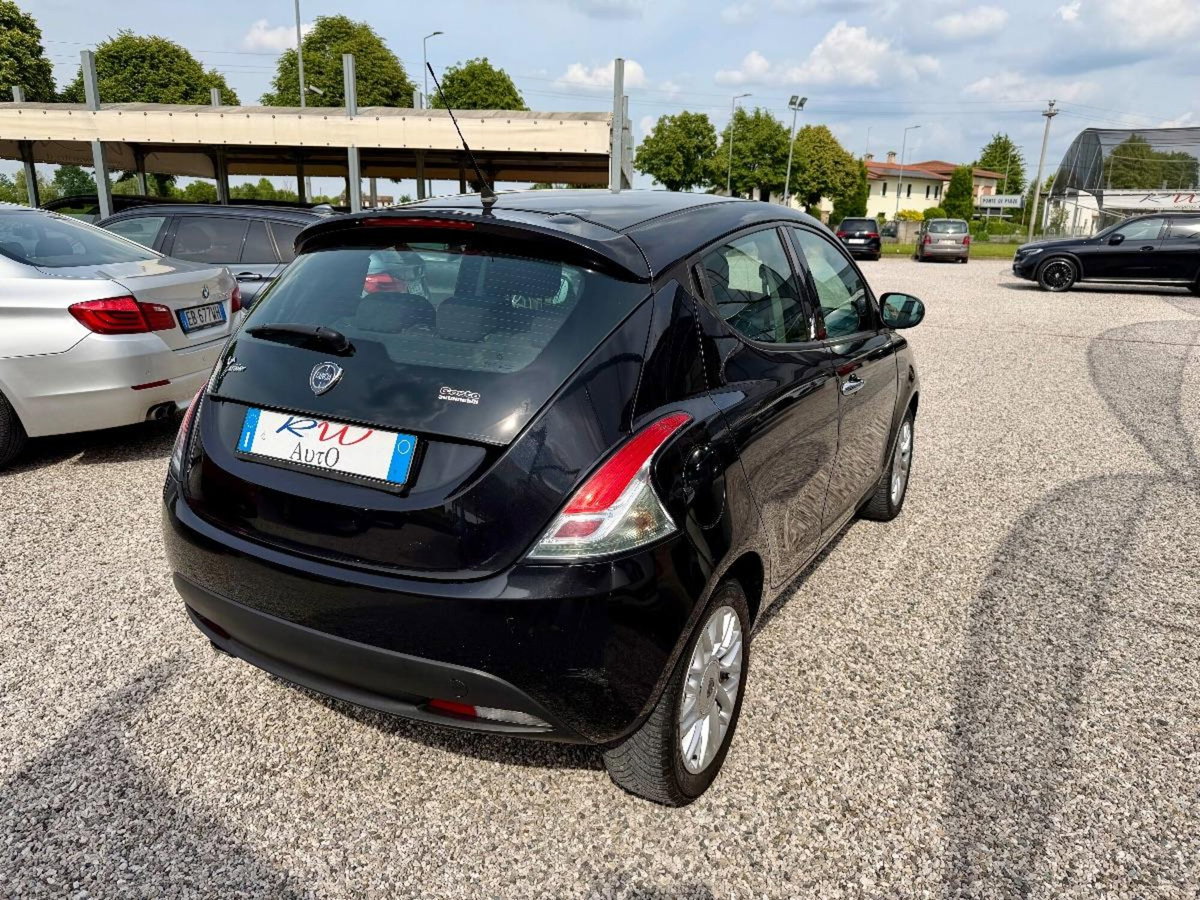 Lancia Ypsilon 1.2 69 CV 5 porte Mya (5)