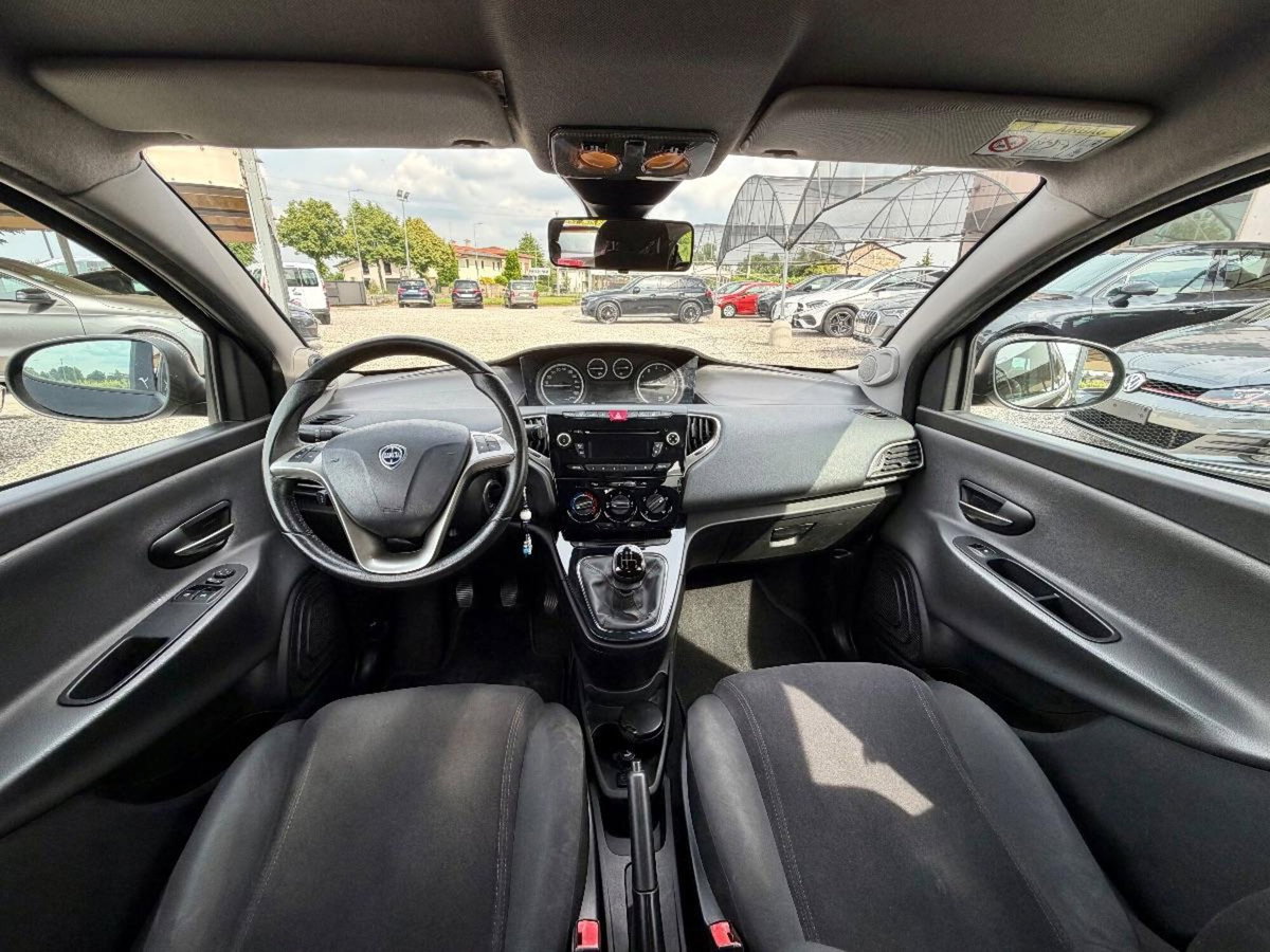 Lancia Ypsilon 1.2 69 CV 5 porte Mya (7)