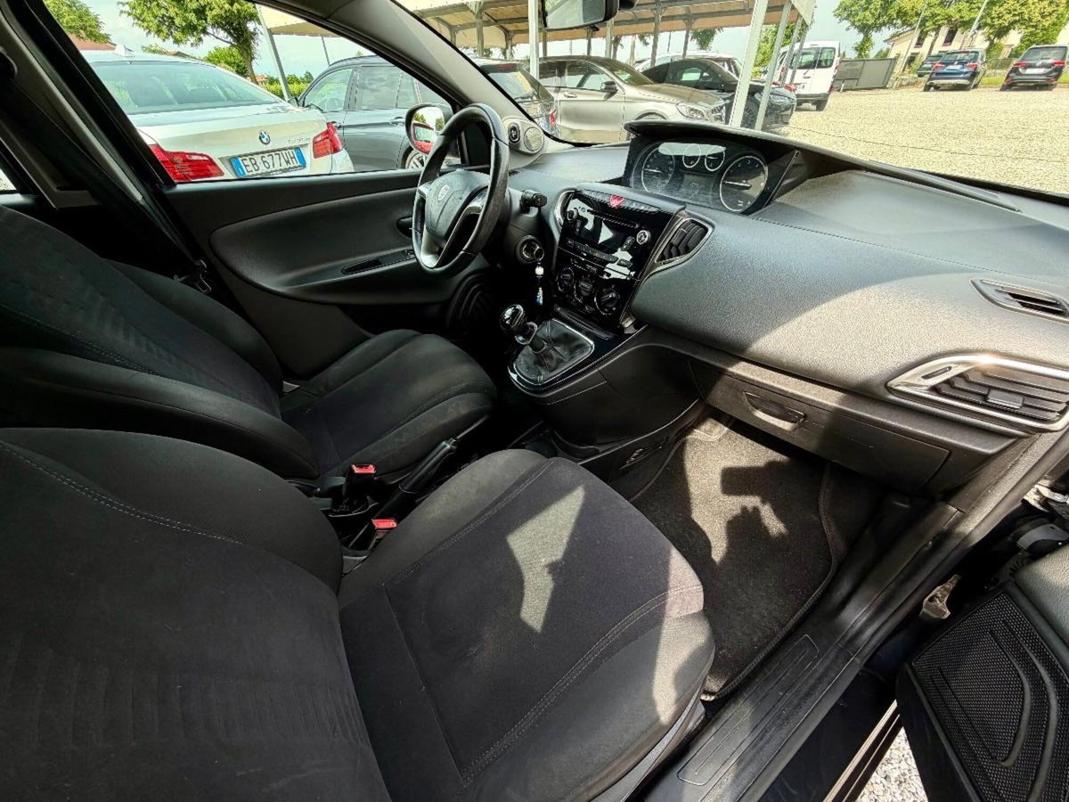 Lancia Ypsilon 1.2 69 CV 5 porte Mya (8)