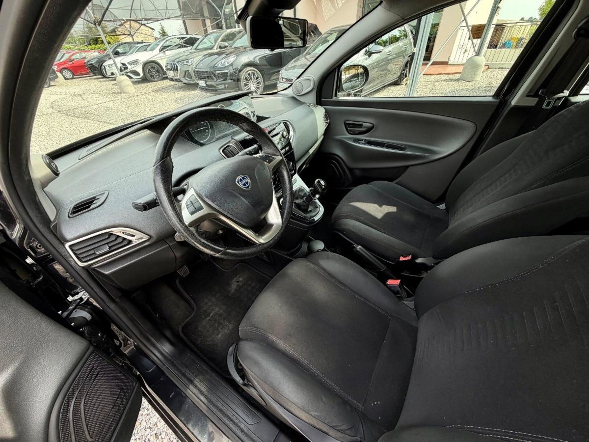 Lancia Ypsilon 1.2 69 CV 5 porte Mya (9)