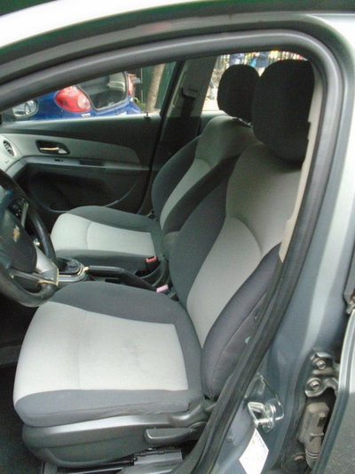 Chevrolet Cruze 1.6 4 porte LS (9)