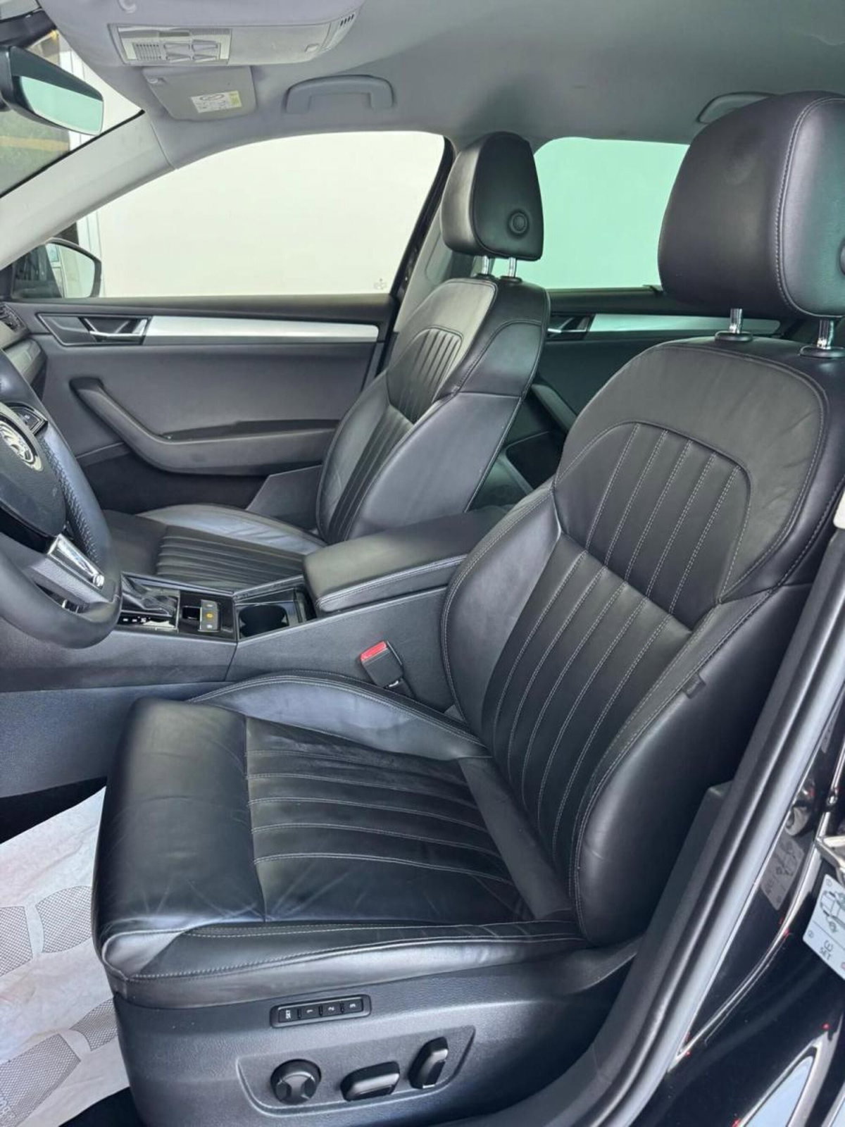 Skoda Superb Station Wagon 2.0 TDI 150 CV SCR Wagon Executive (10)