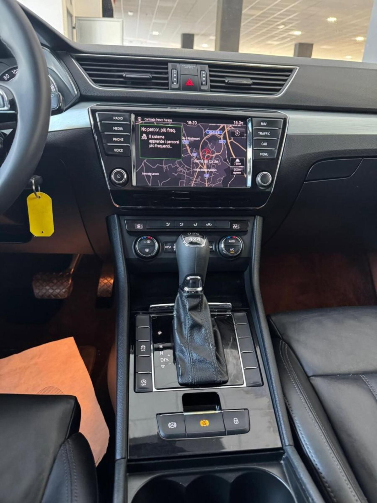 Skoda Superb Station Wagon 2.0 TDI 150 CV SCR Wagon Executive (14)