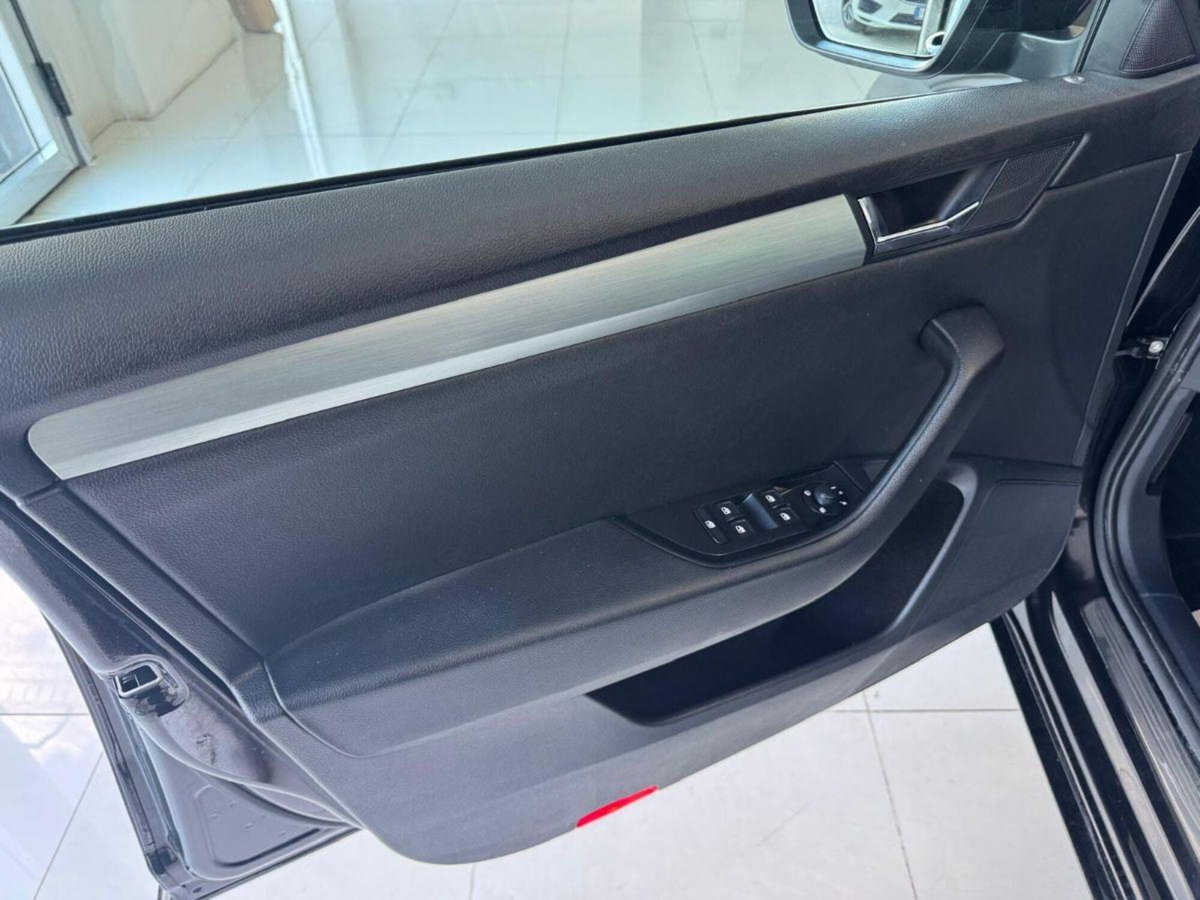 Skoda Superb Station Wagon 2.0 TDI 150 CV SCR Wagon Executive (8)