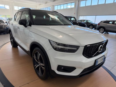 Volvo XC40 T5 Recharge Plug-in Hybrid R-design (3)