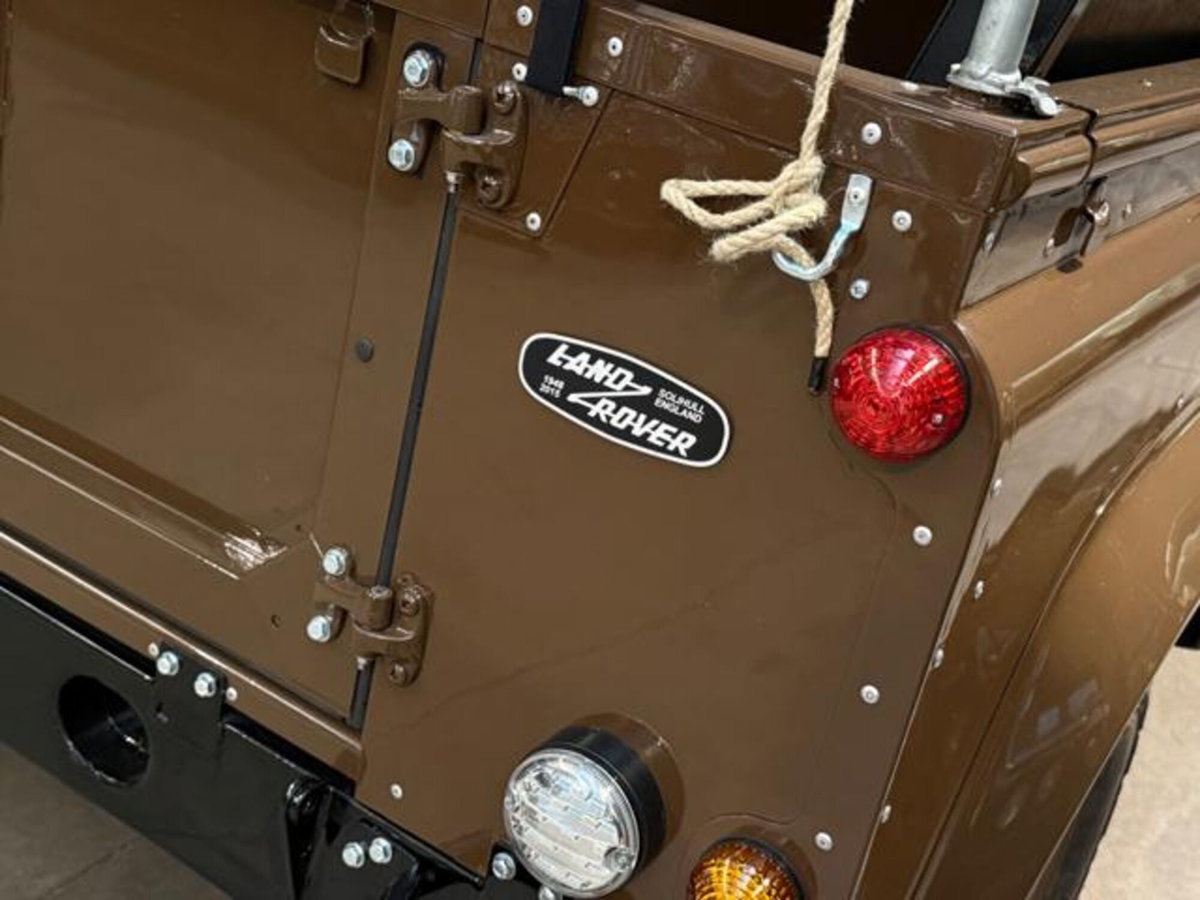 Land Rover Defender 90 2.5 Td5 Soft-Top (14)