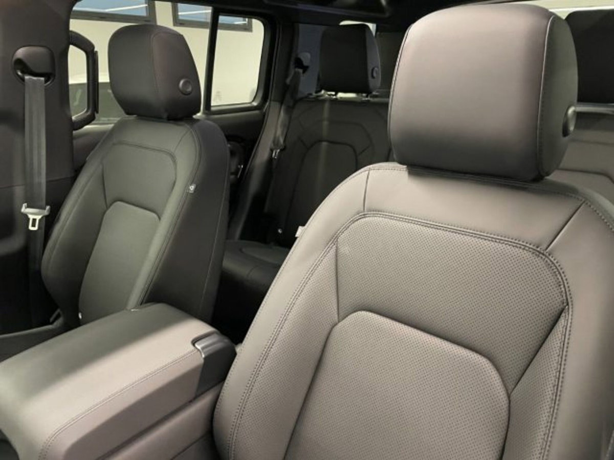 Land Rover Defender 110 3.0d i6 mhev X-Dynamic SE awd 200cv auto (16)