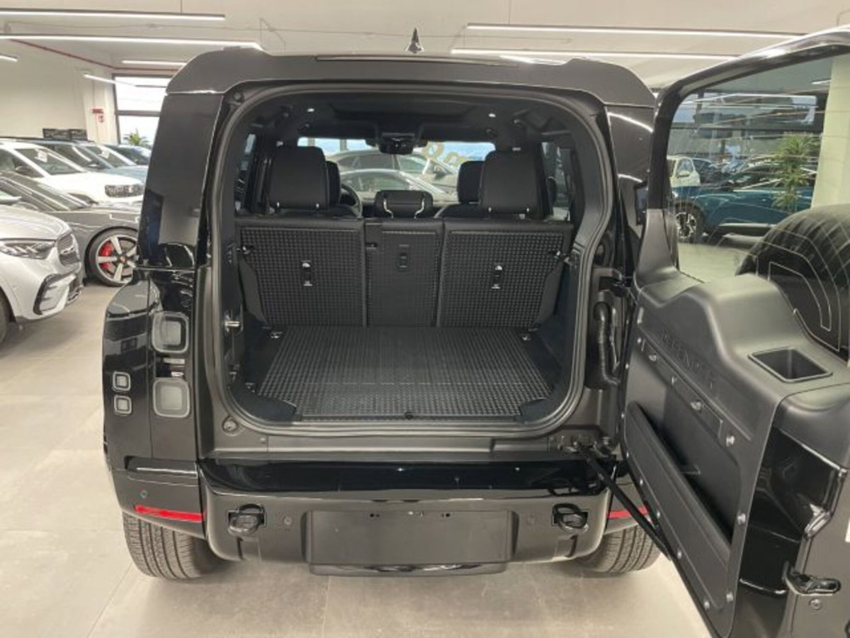 Land Rover Defender 110 3.0d i6 mhev X-Dynamic SE awd 200cv auto (4)