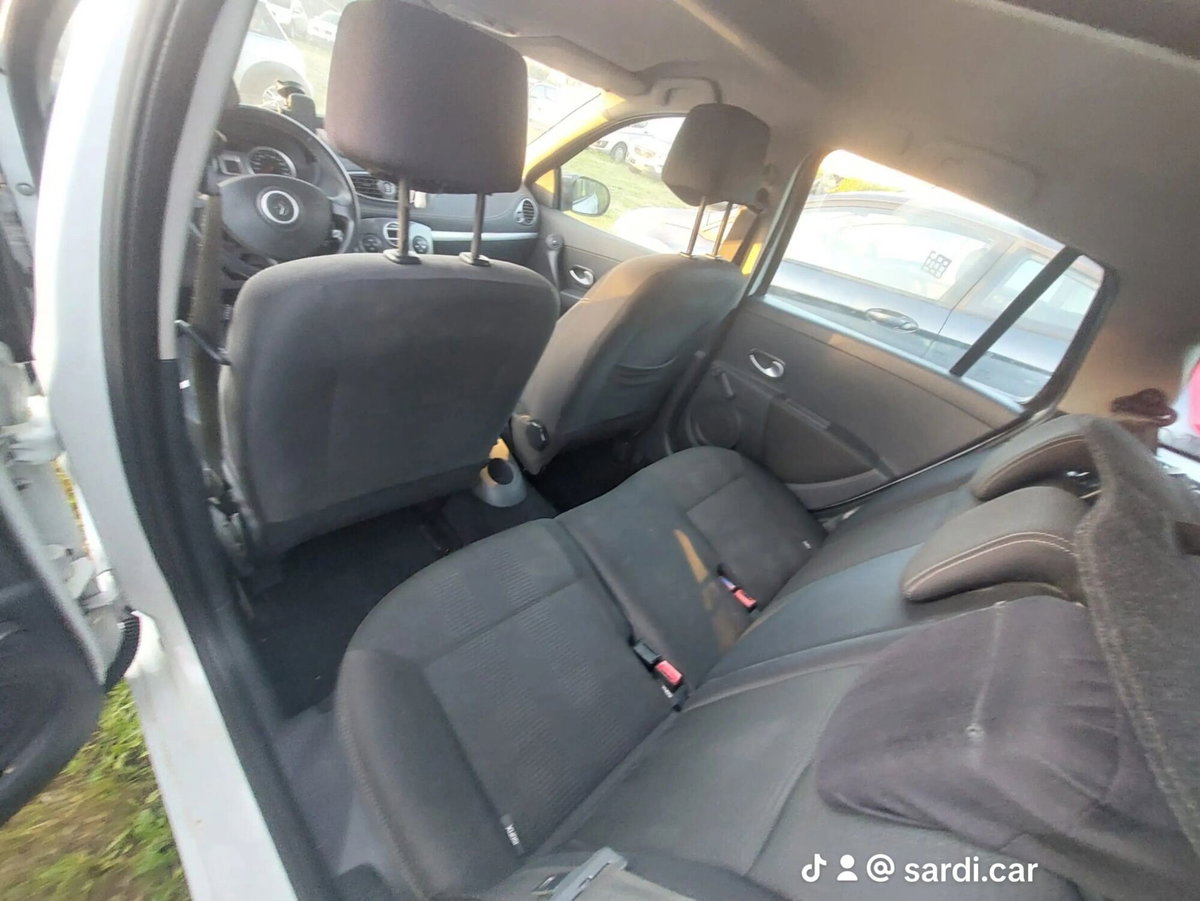 Renault Clio SporTour 1.5 dCi 90CV SporTour Dynamique (15)