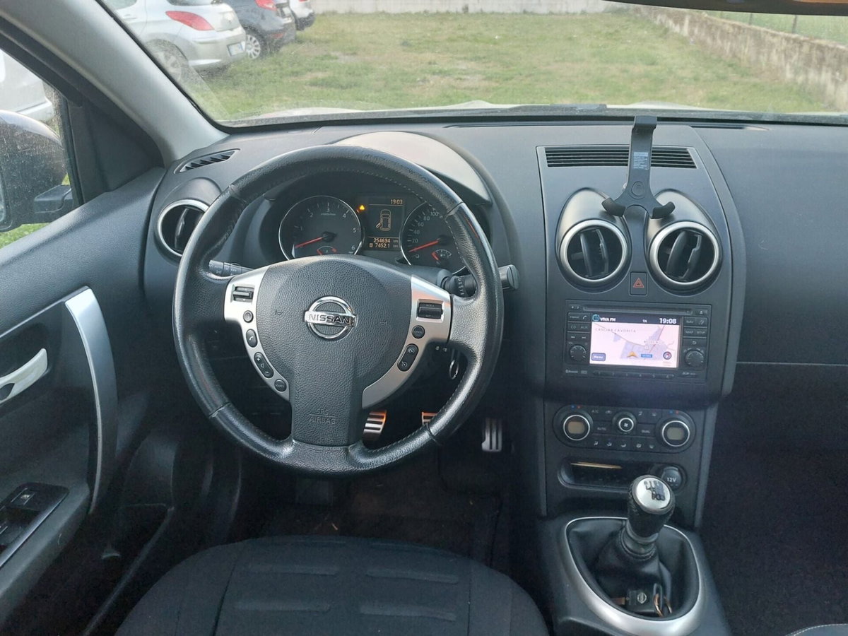 Nissan Qashqai 2.0 dCi DPF Tekna (14)
