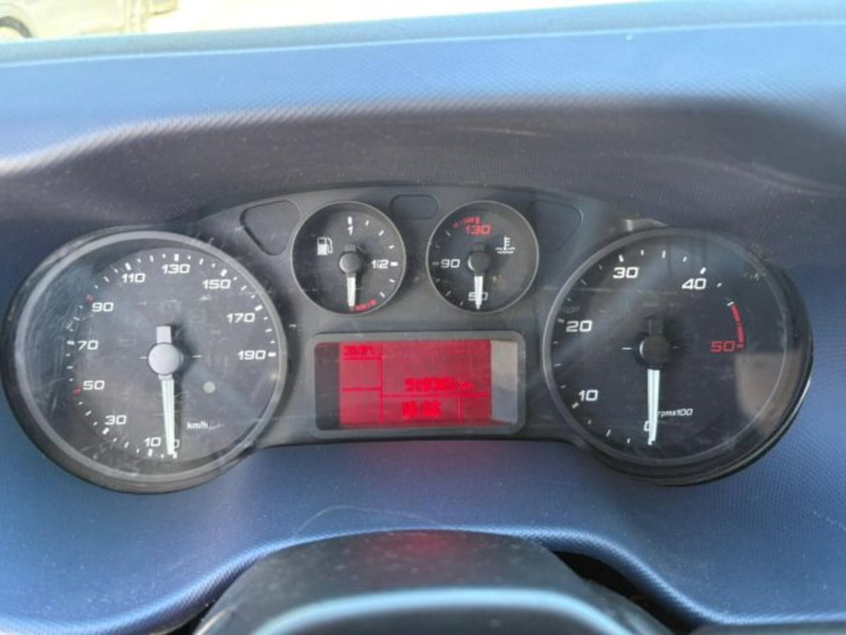 Iveco Daily Telaio 35C18 BTor 3.0 HPT PL-RG Cabinato (11)