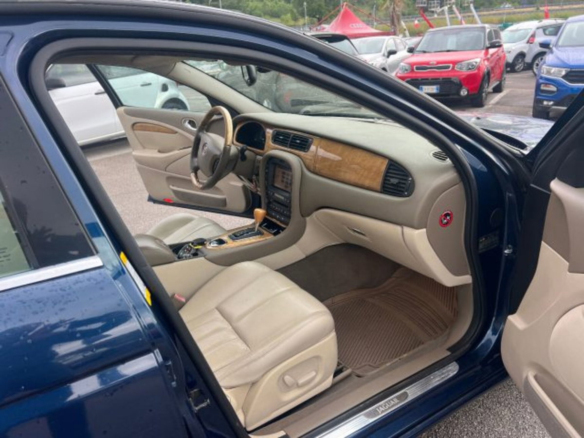 Jaguar S-Type 3.0 V6 Executive (10)