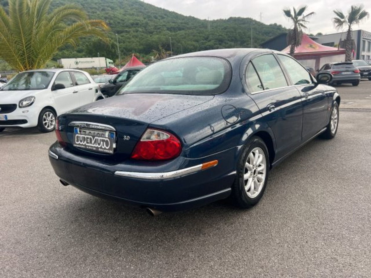Jaguar S-Type 3.0 V6 Executive (6)