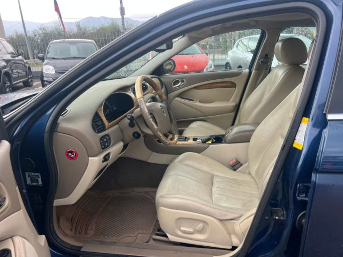 Jaguar S-Type 3.0 V6 Executive (7)