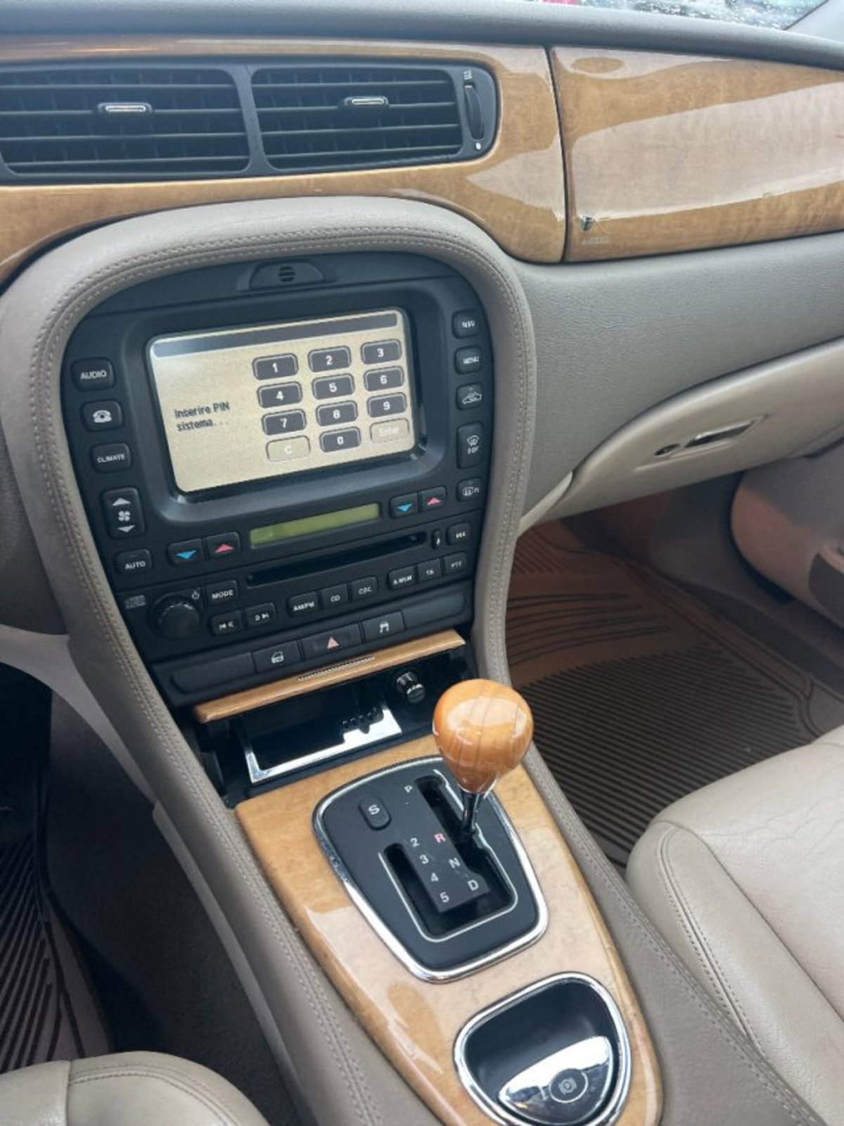 Jaguar S-Type 3.0 V6 Executive (8)