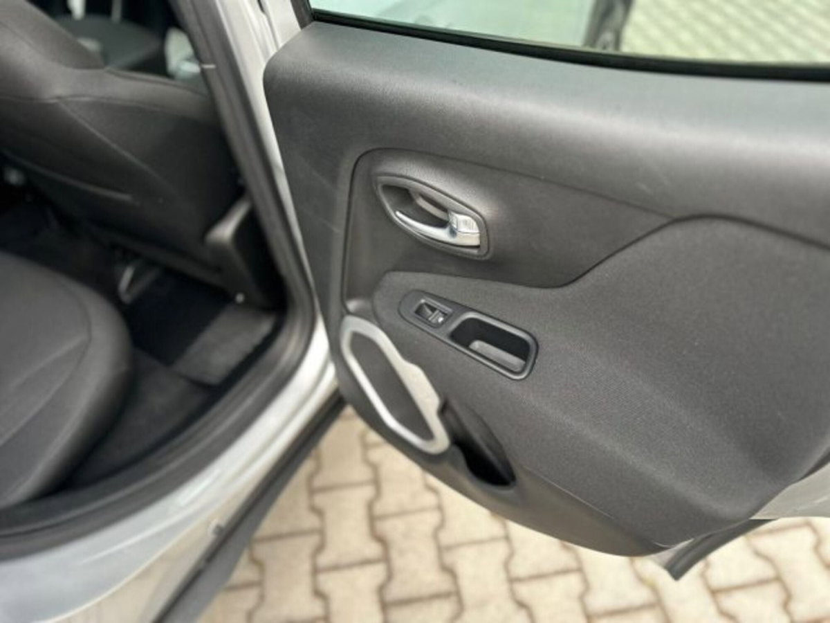 Jeep Renegade 1.6 Mjt DDCT 120 CV Longitude (17)