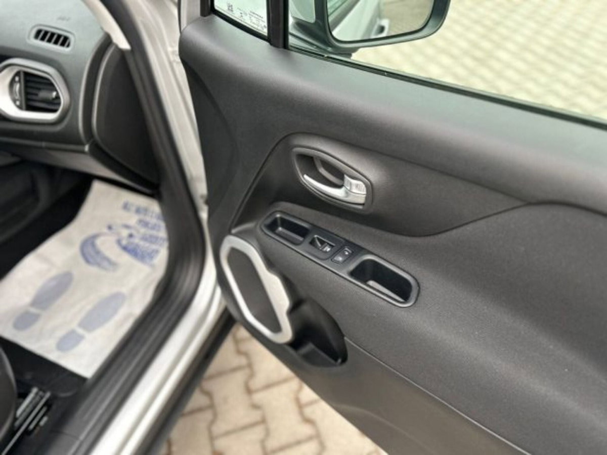 Jeep Renegade 1.6 Mjt DDCT 120 CV Longitude (19)
