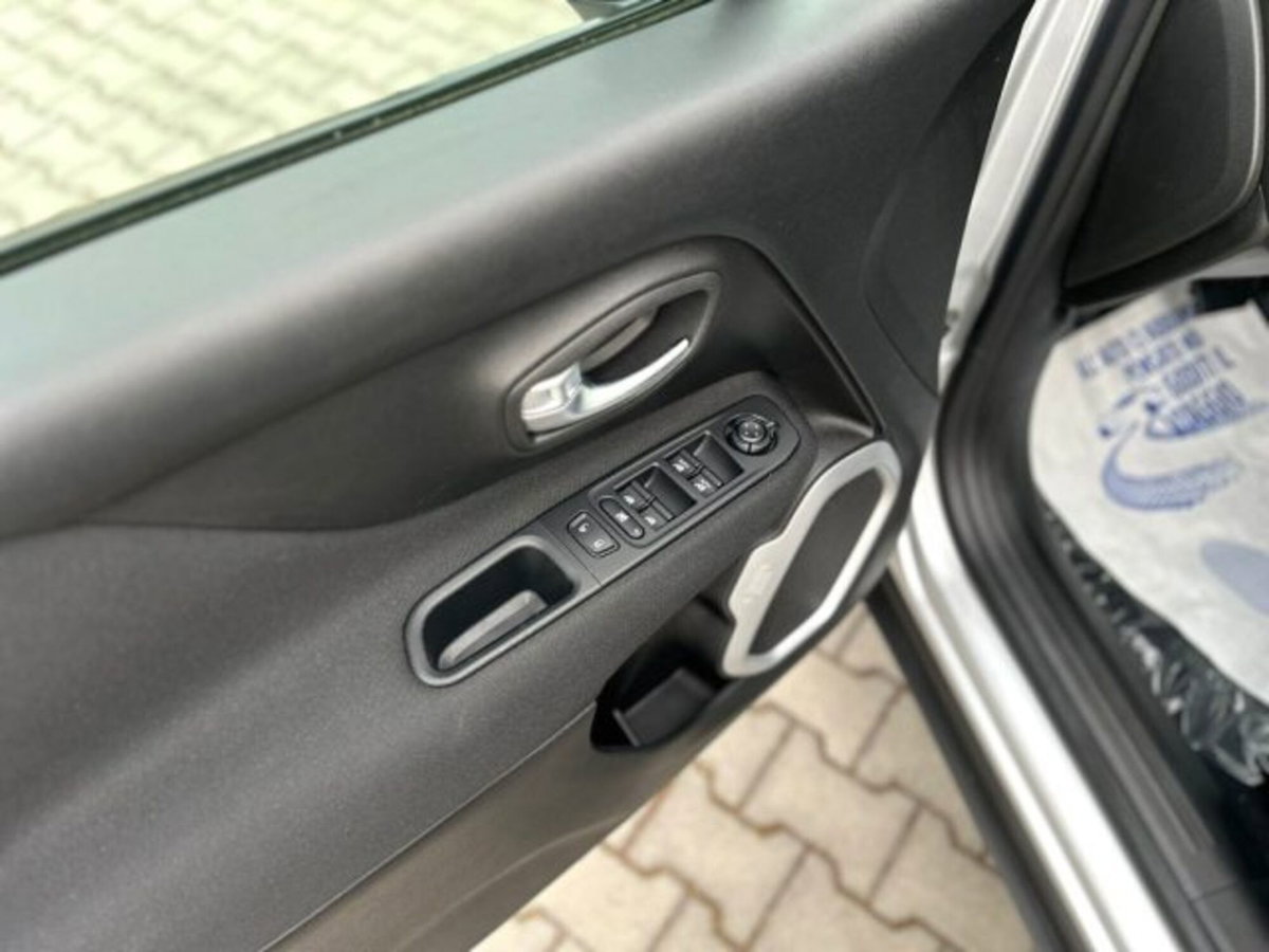 Jeep Renegade 1.6 Mjt DDCT 120 CV Longitude (7)