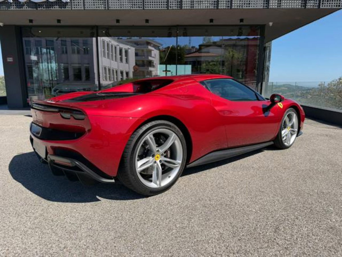 Ferrari 296 Coupé 3.0 GTB (3)