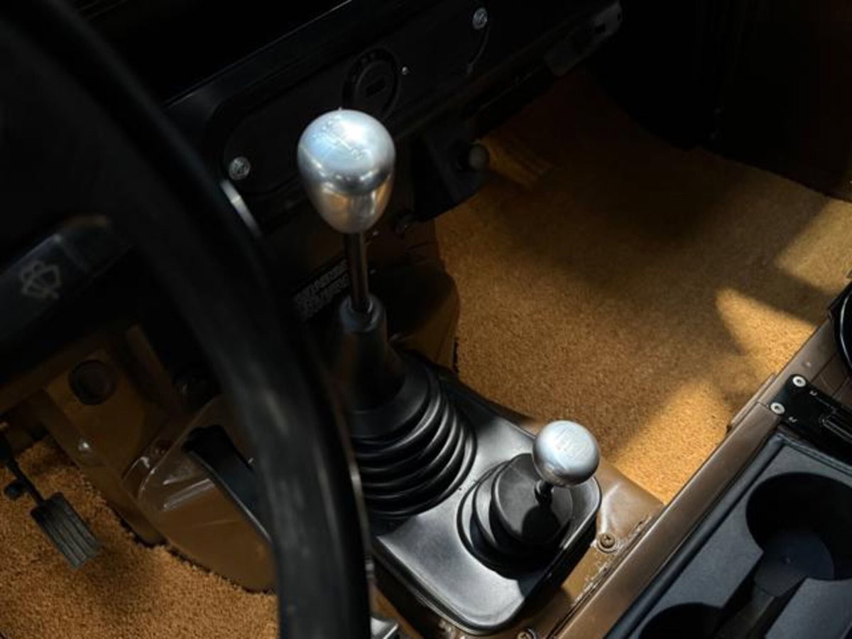 Land Rover Defender 90 2.5 Td5 Soft-Top (11)