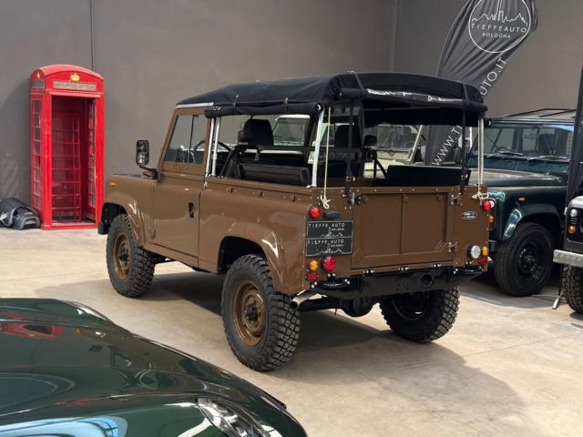 Land Rover Defender 90 2.5 Td5 Soft-Top (6)