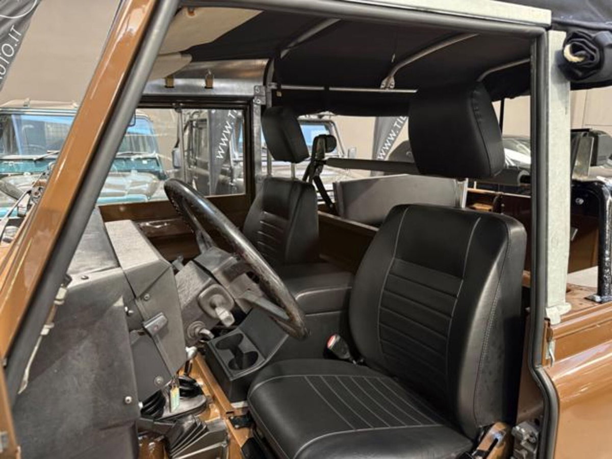 Land Rover Defender 90 2.5 Td5 Soft-Top (9)