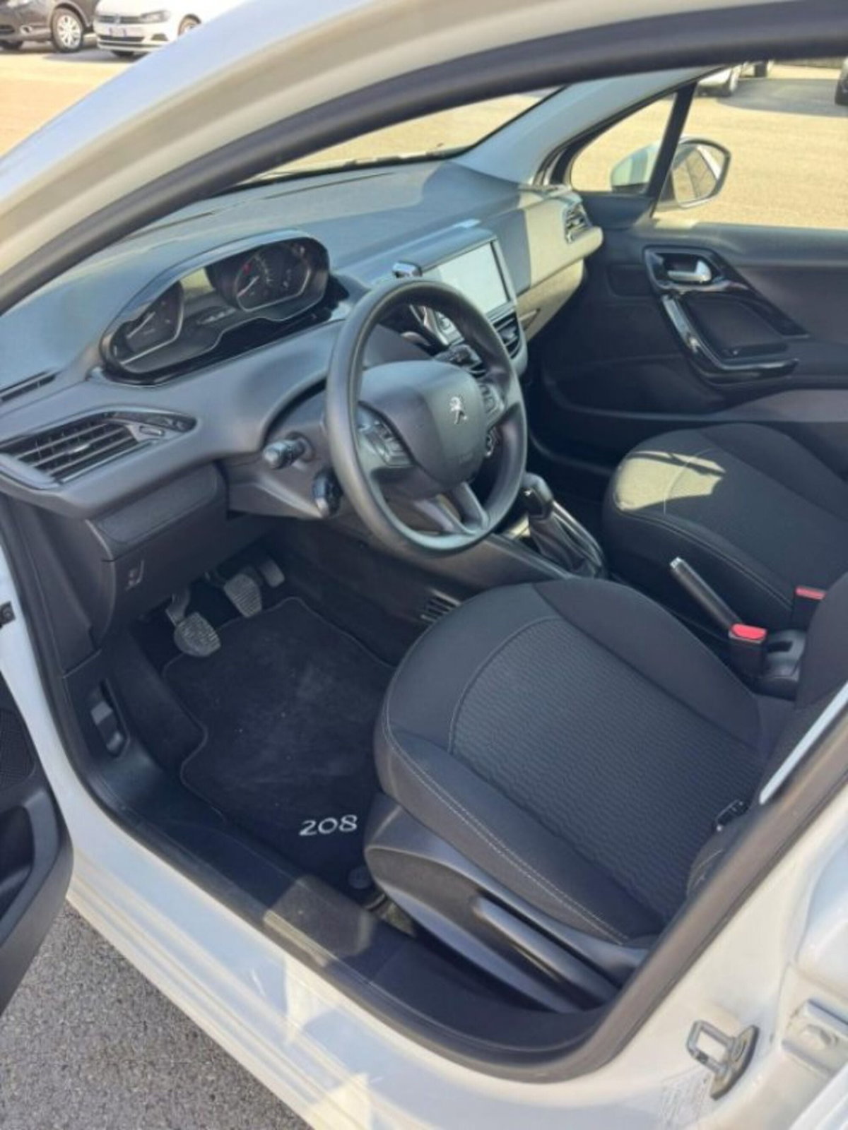 Peugeot 208 75 5 porte Active (11)